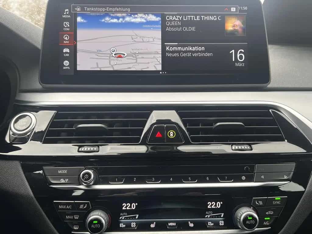 BMW 5 Series 530d Touring Head-Up DAB WLAN Parkassistent Shz 08/2022-photo-10
