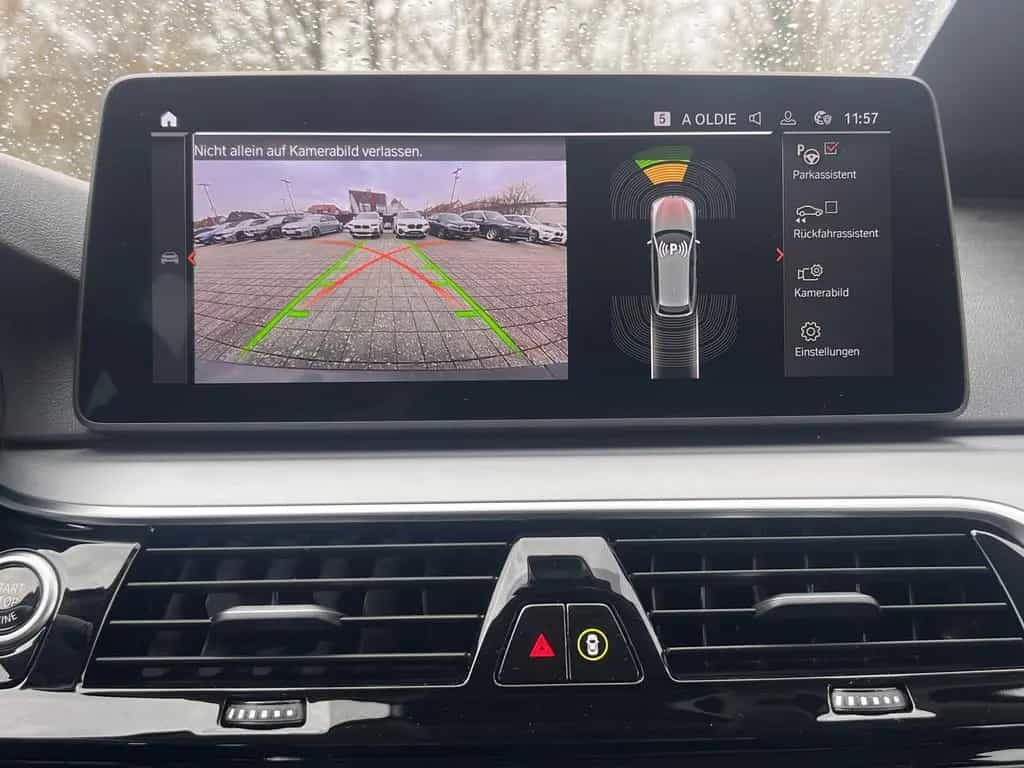 BMW 5 Series 530d Touring Head-Up DAB WLAN Parkassistent Shz 08/2022-photo-11