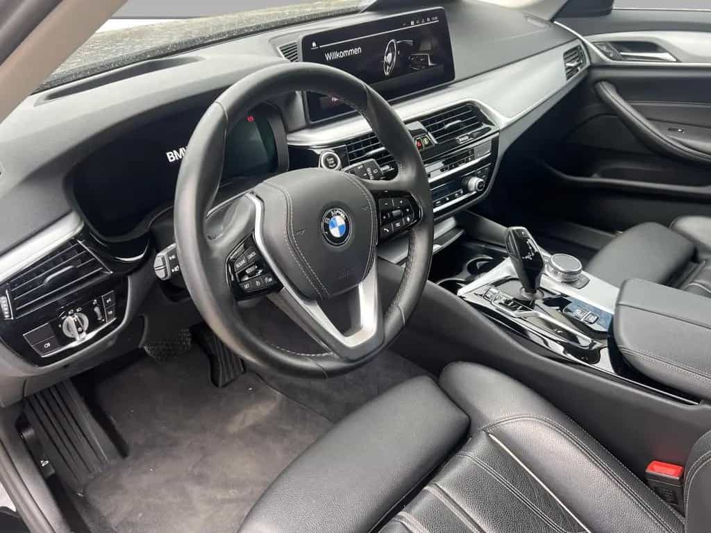 BMW 5 Series 530d Touring Head-Up DAB WLAN Parkassistent Shz 08/2022-photo-5