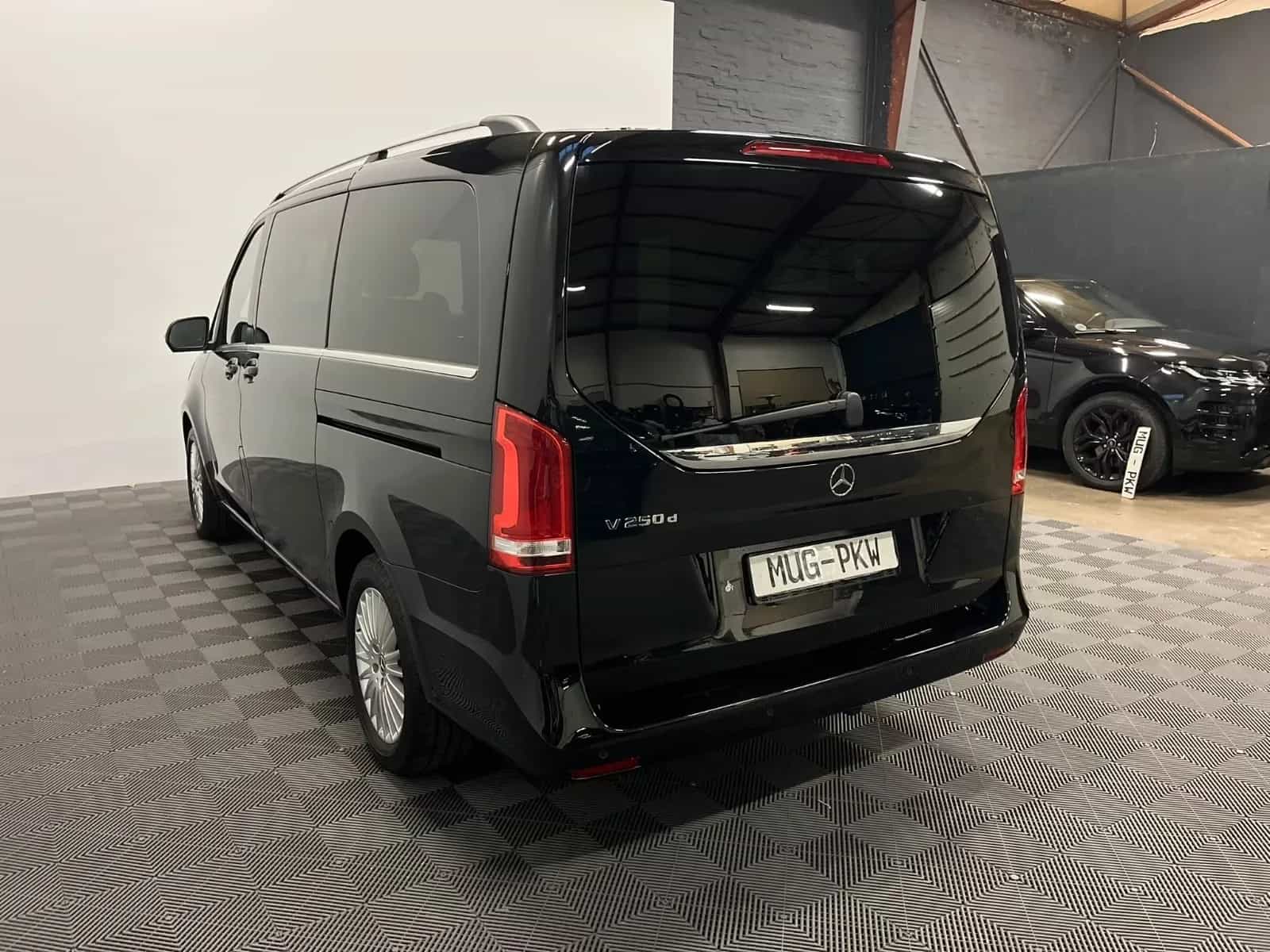 Mercedes-Benz V-Class 250 02/2019-photo-1
