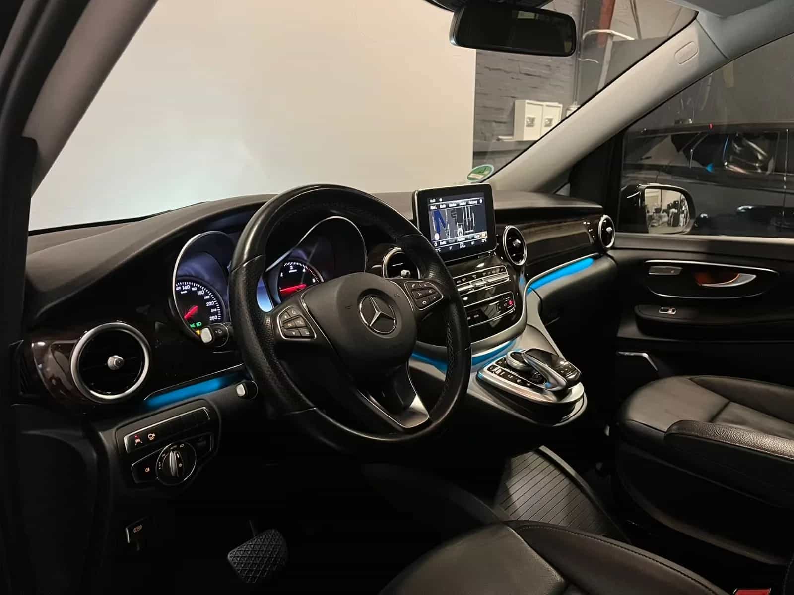 Mercedes-Benz V-Class 250 02/2019-photo-11