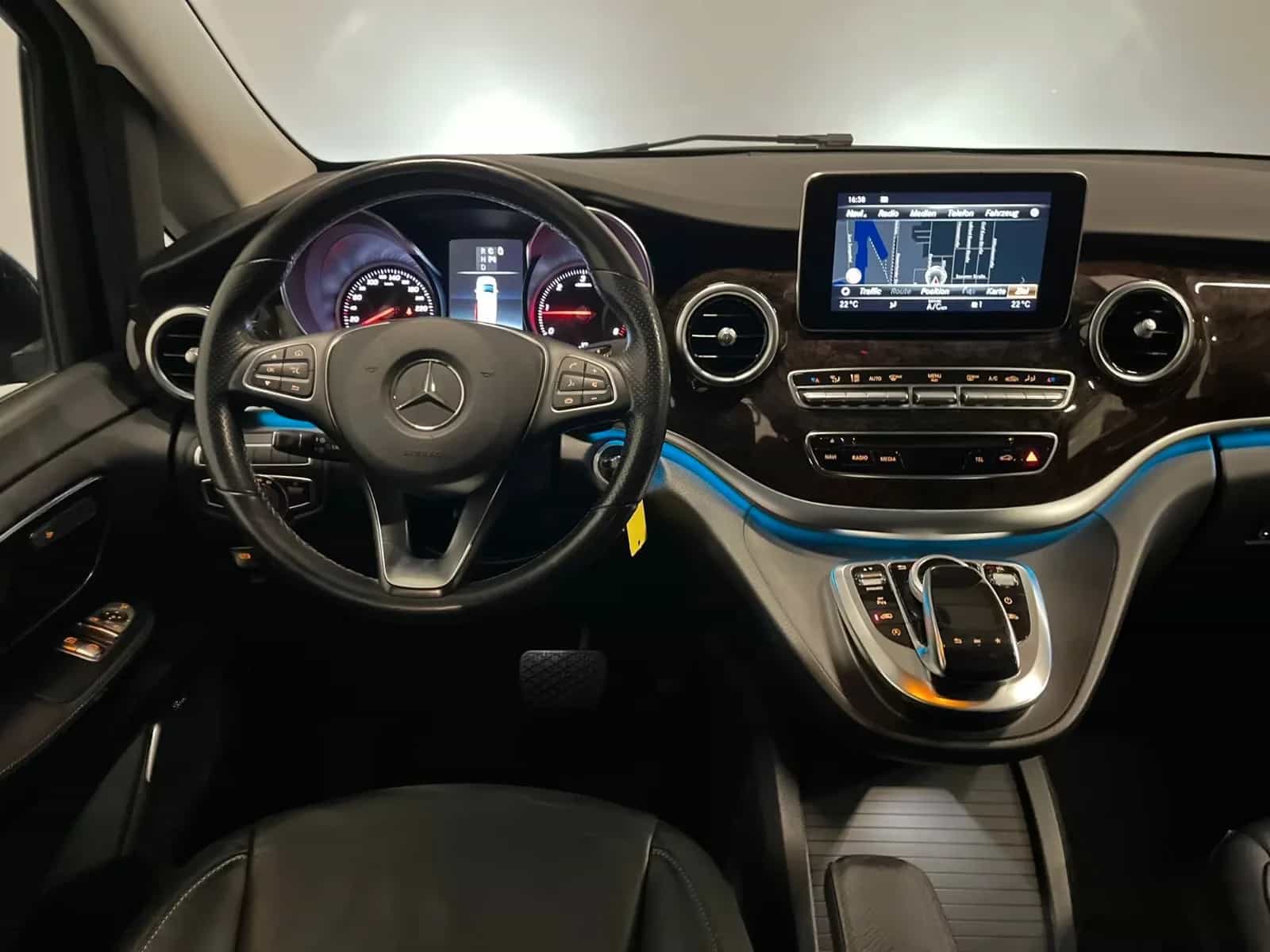 Mercedes-Benz V-Class 250 02/2019-photo-12