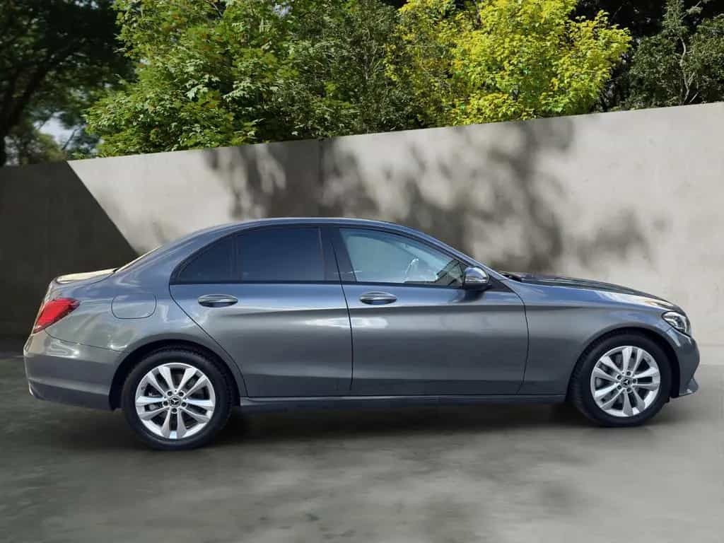 Mercedes-Benz C-Class 300 Limo. Avantgarde LED/KAMERA/NAVI/LEDER/SHZ 12/2018-photo-2
