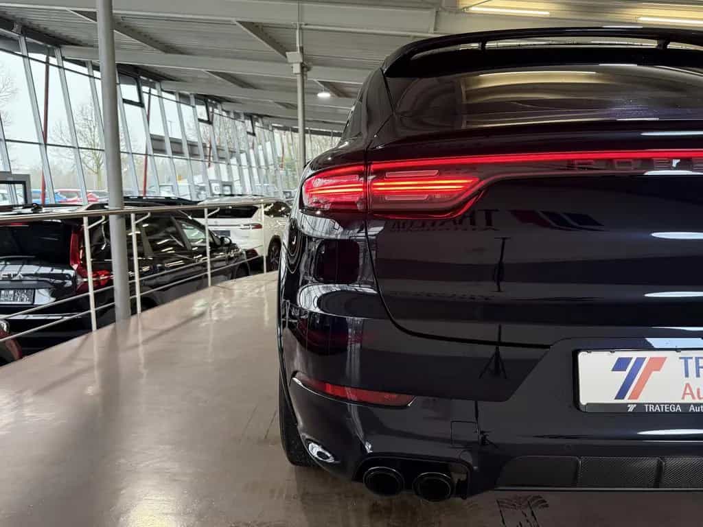 Porsche Cayenne Turbo Coupe Leichtbau-Paket Matrix InnoD 12/2019-photo-11