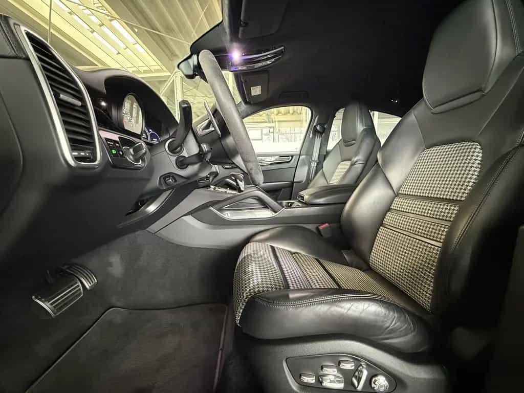 Porsche Cayenne Turbo Coupe Leichtbau-Paket Matrix InnoD 12/2019-photo-17