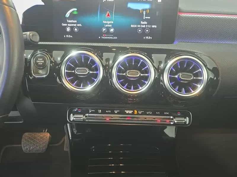Mercedes-Benz A-Class 180 PROGRESSIVE PANO KEYLESS MEMORY LED 10/2021-photo-16