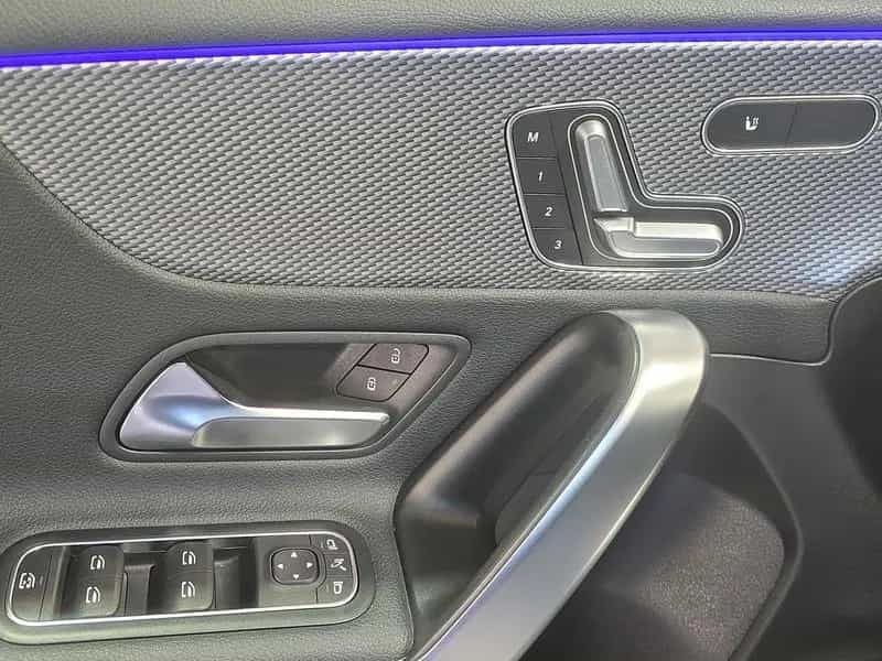 Mercedes-Benz A-Class 180 PROGRESSIVE PANO KEYLESS MEMORY LED 10/2021-photo-19