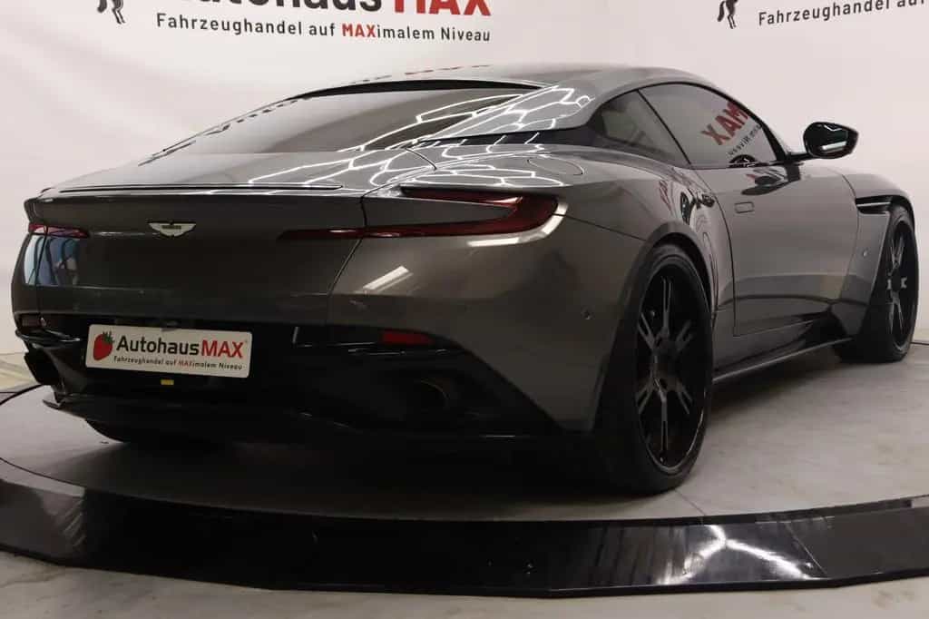 Aston Martin DB11 5.2 V12 AMR~Carbon~CEO-Edition~Memory~B&O 01/2017-photo-1
