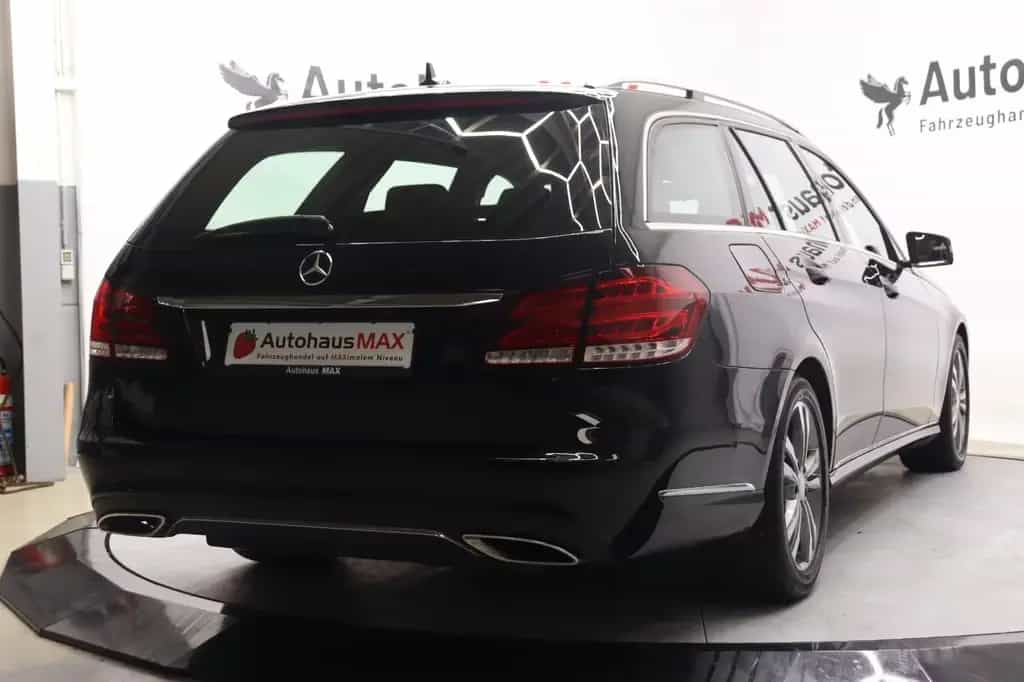 Mercedes-Benz E 200 CGI BlueEfficiency Avantgarde~SZH~Kam~StHz 02/2016-photo-1
