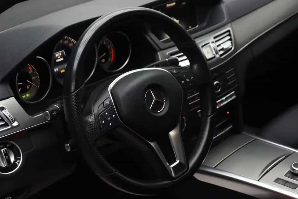 Mercedes-Benz E 200 CGI BlueEfficiency Avantgarde~SZH~Kam~StHz 02/2016-photo-15