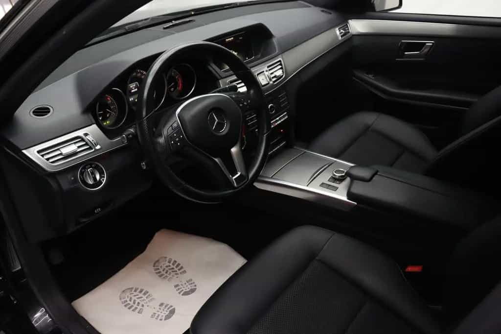 Mercedes-Benz E 200 CGI BlueEfficiency Avantgarde~SZH~Kam~StHz 02/2016-photo-17