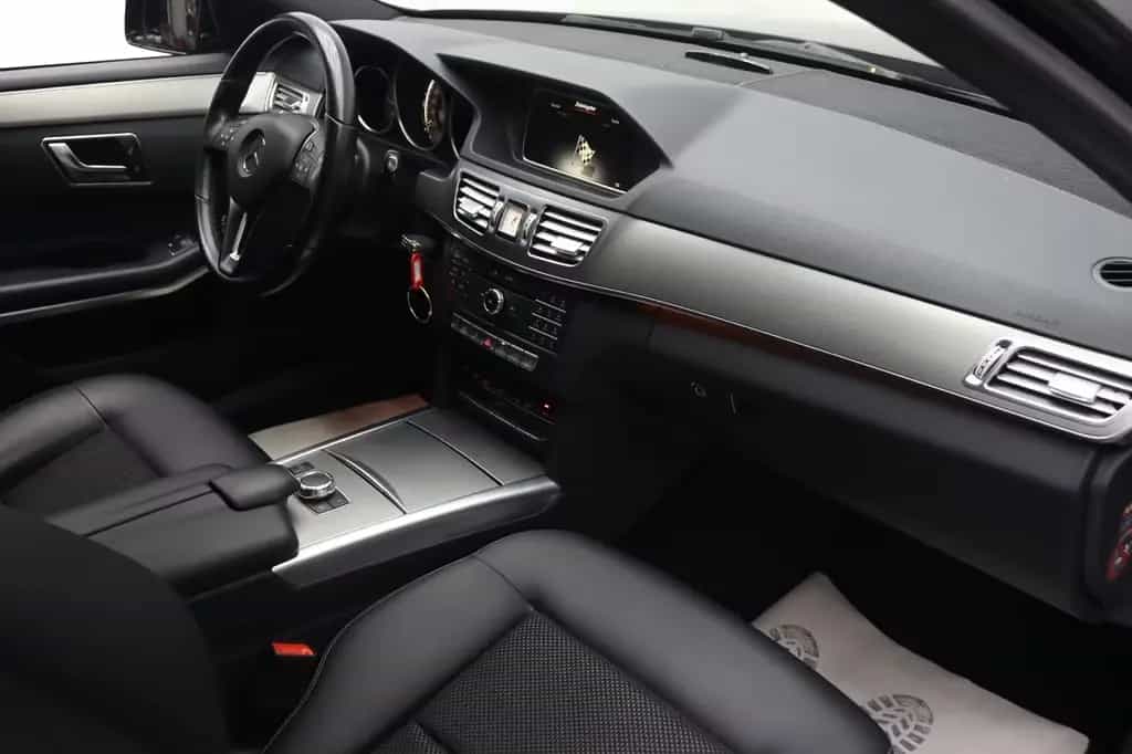 Mercedes-Benz E 200 CGI BlueEfficiency Avantgarde~SZH~Kam~StHz 02/2016-photo-18