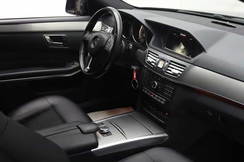 Mercedes-Benz E 200 CGI BlueEfficiency Avantgarde~SZH~Kam~StHz 02/2016-photo-20