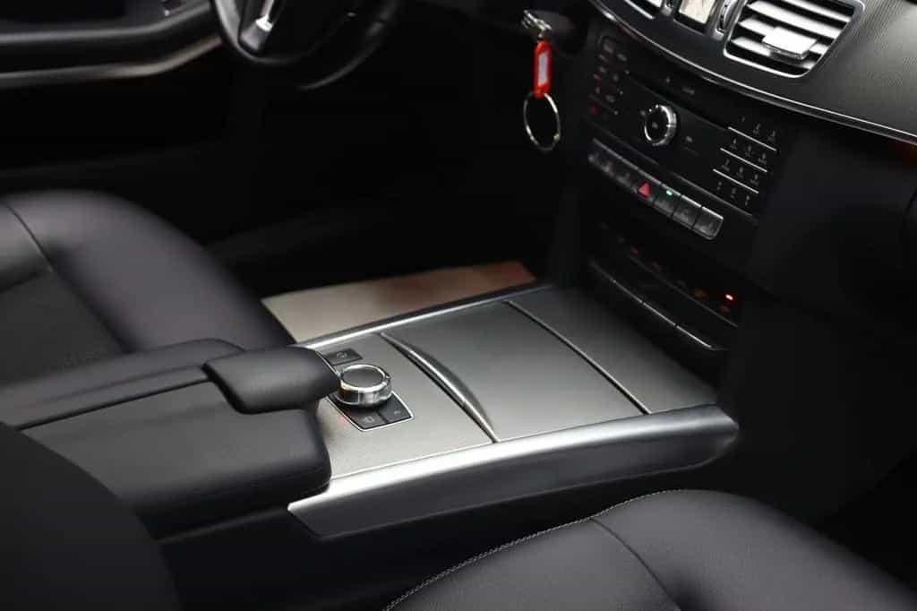 Mercedes-Benz E 200 CGI BlueEfficiency Avantgarde~SZH~Kam~StHz 02/2016-photo-23