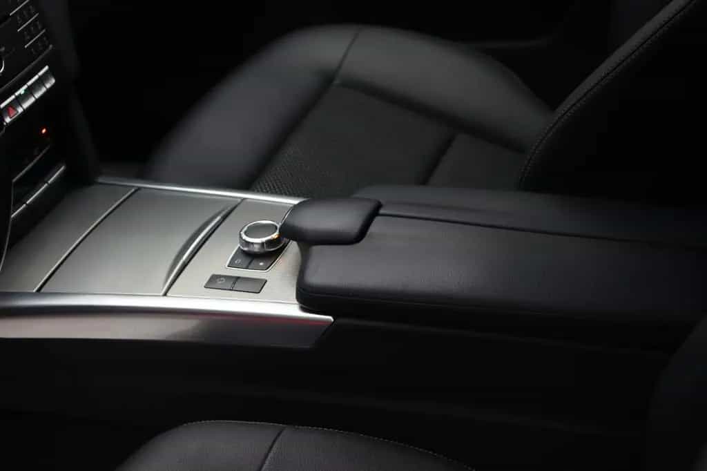 Mercedes-Benz E 200 CGI BlueEfficiency Avantgarde~SZH~Kam~StHz 02/2016-photo-24