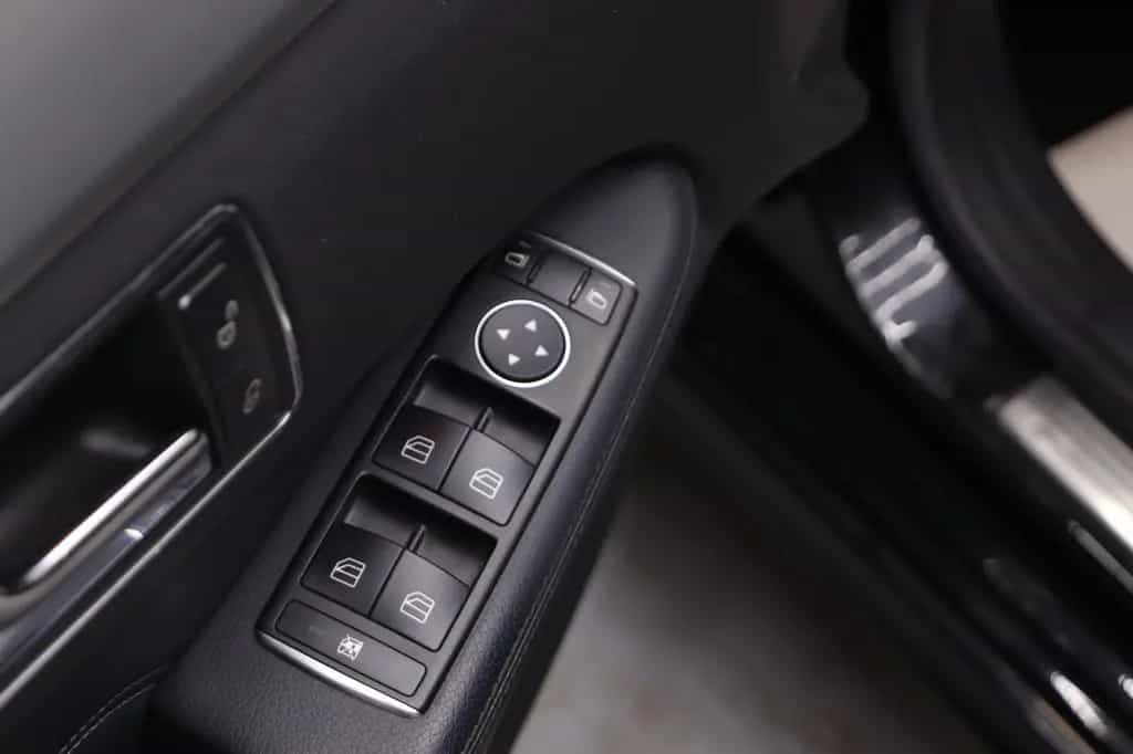 Mercedes-Benz E 200 CGI BlueEfficiency Avantgarde~SZH~Kam~StHz 02/2016-photo-25