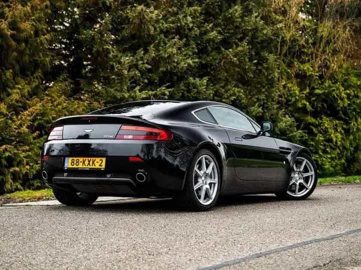 Aston Martin V8 Vantage 4.3l - Manual | Dealer maintained | 03/2006-photo-1