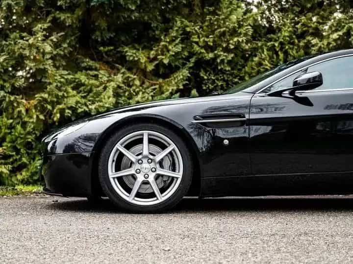 Aston Martin V8 Vantage 4.3l - Manual | Dealer maintained | 03/2006-photo-2