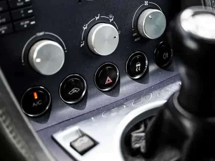 Aston Martin V8 Vantage 4.3l - Manual | Dealer maintained | 03/2006-photo-7