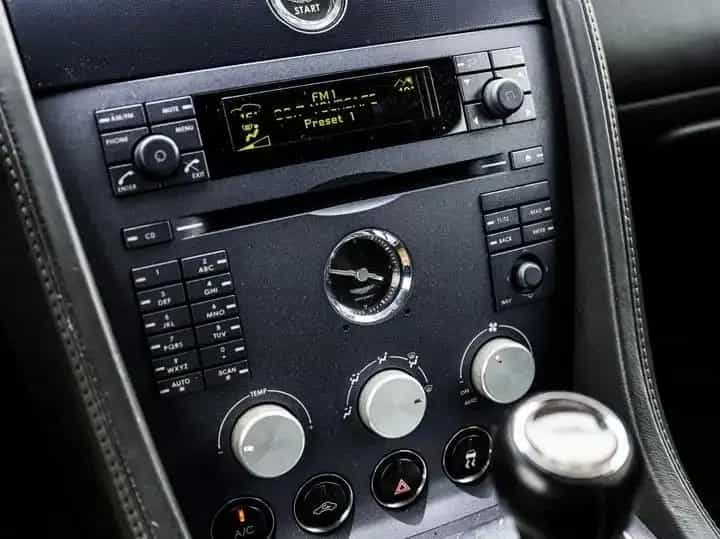 Aston Martin V8 Vantage 4.3l - Manual | Dealer maintained | 03/2006-photo-8