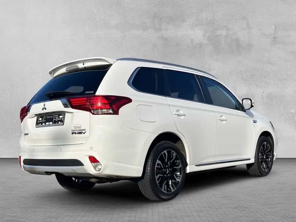 Mitsubishi Outlander PHEV 4WD TOP m. Fahrassistenz-Paket 08/2018-photo-1