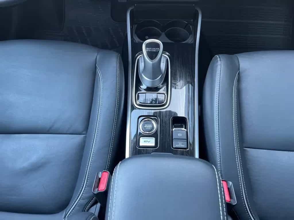 Mitsubishi Outlander PHEV 4WD TOP m. Fahrassistenz-Paket 08/2018-photo-11