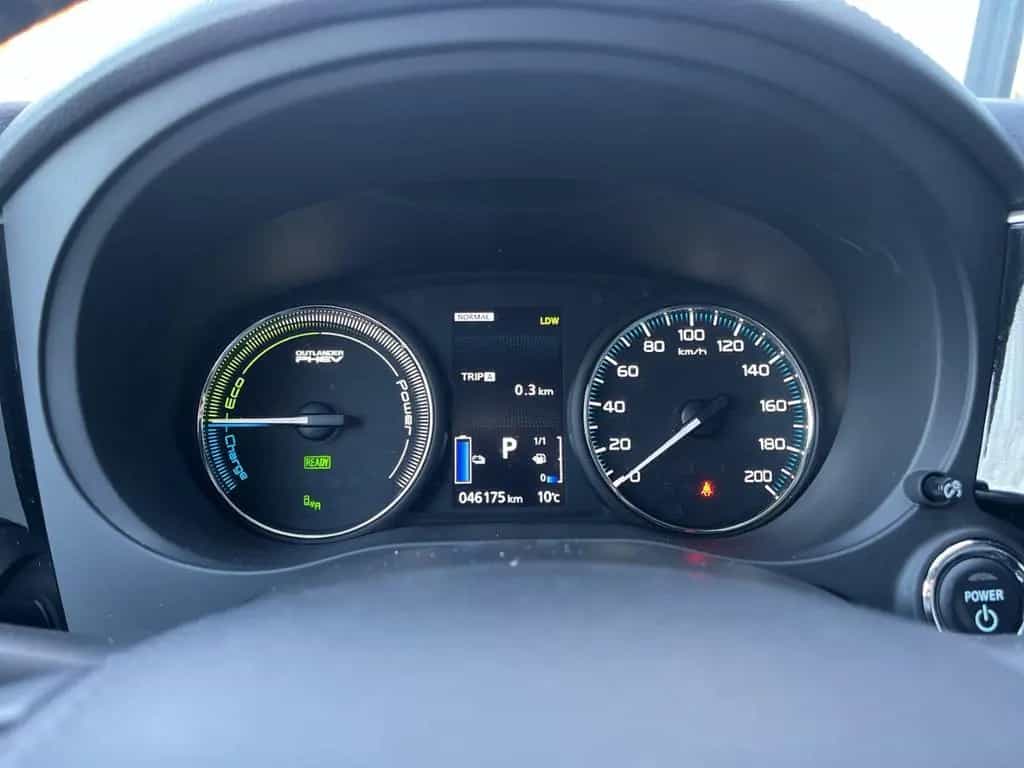 Mitsubishi Outlander PHEV 4WD TOP m. Fahrassistenz-Paket 08/2018-photo-13