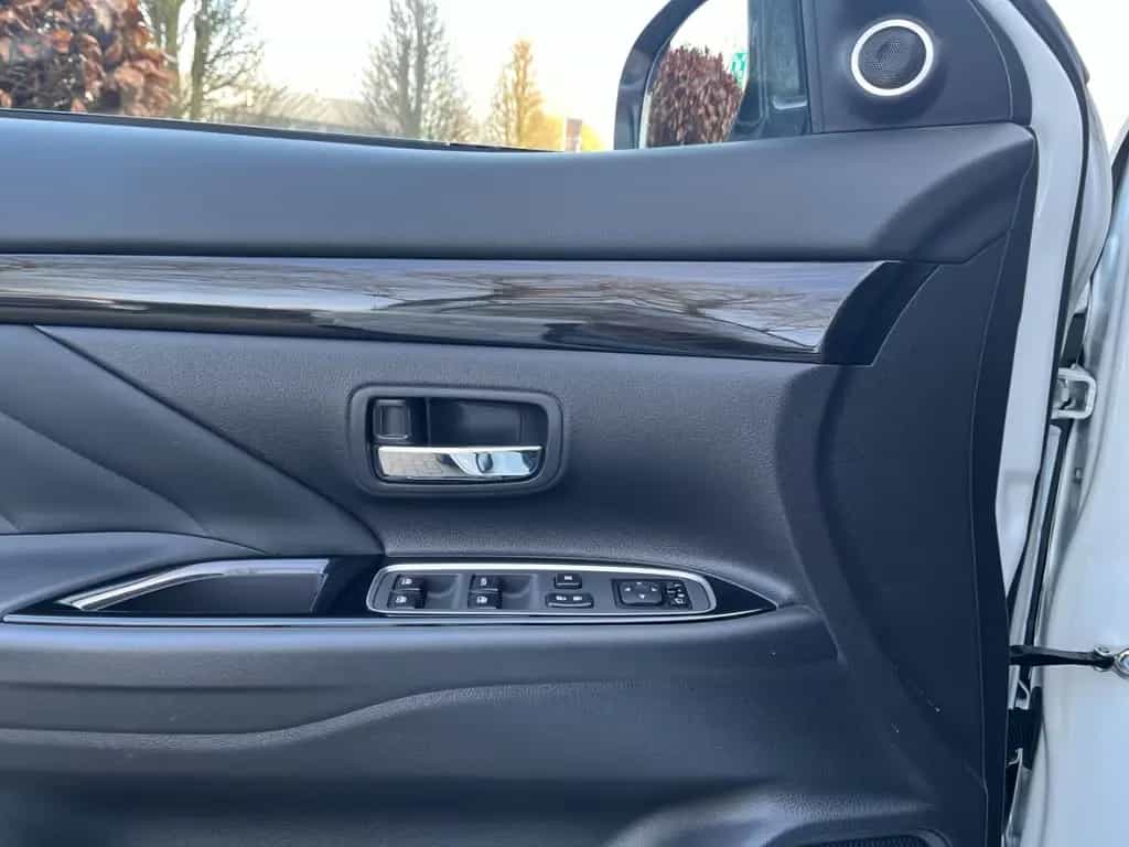 Mitsubishi Outlander PHEV 4WD TOP m. Fahrassistenz-Paket 08/2018-photo-14