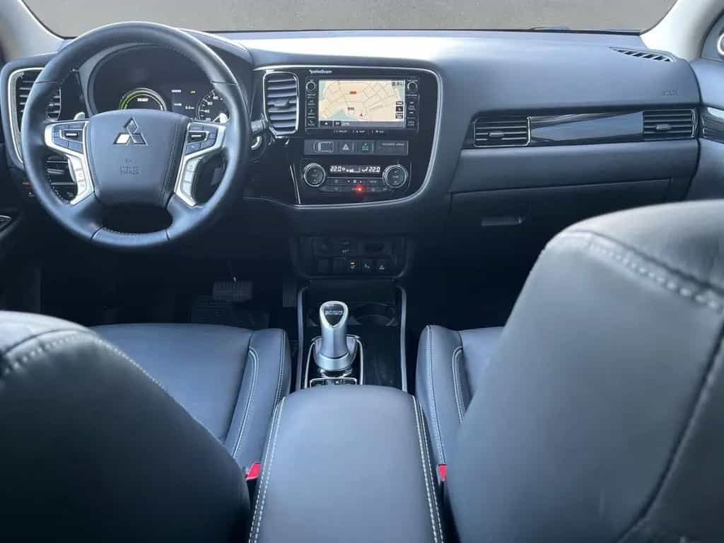 Mitsubishi Outlander PHEV 4WD TOP m. Fahrassistenz-Paket 08/2018-photo-9