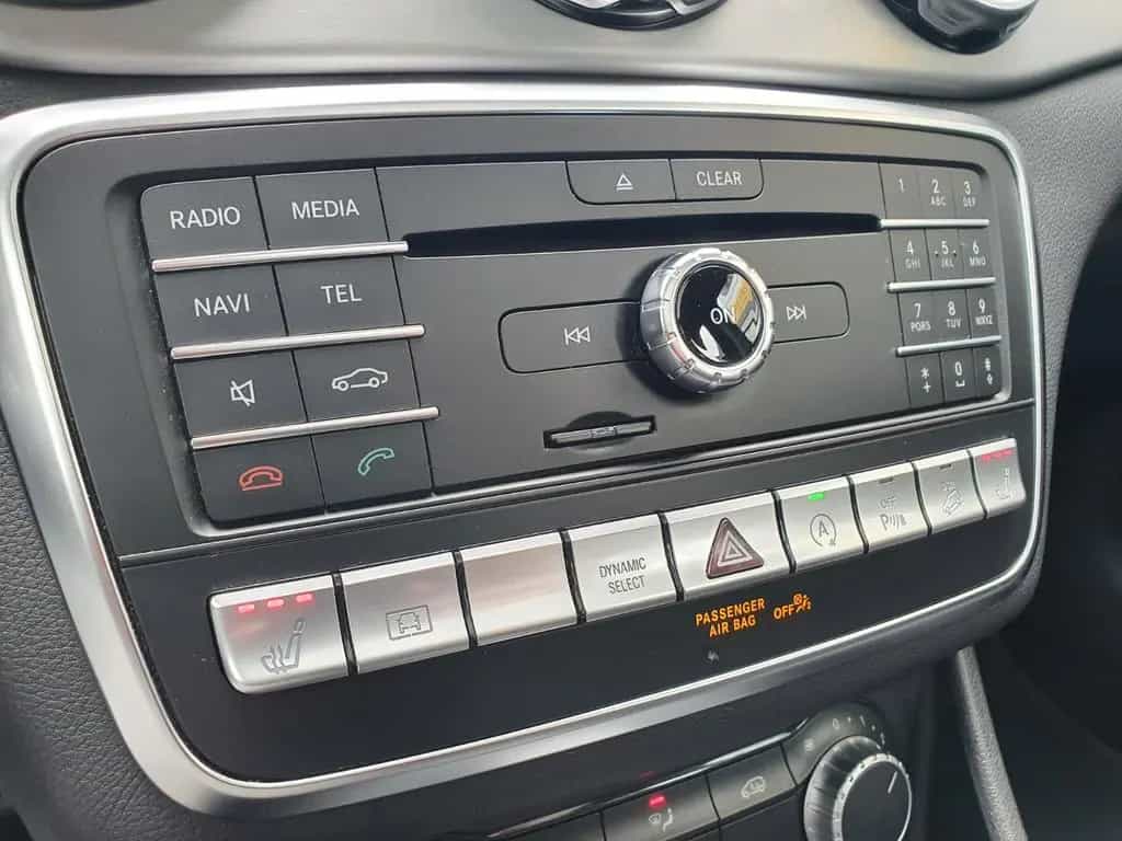 Mercedes-Benz GLA 220 4Matic AMG-Line 8fach bereift Panorama 07/2019-photo-21