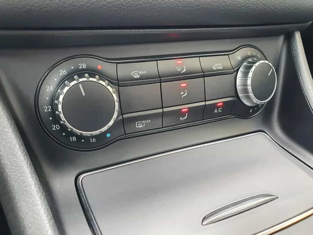 Mercedes-Benz GLA 220 4Matic AMG-Line 8fach bereift Panorama 07/2019-photo-22