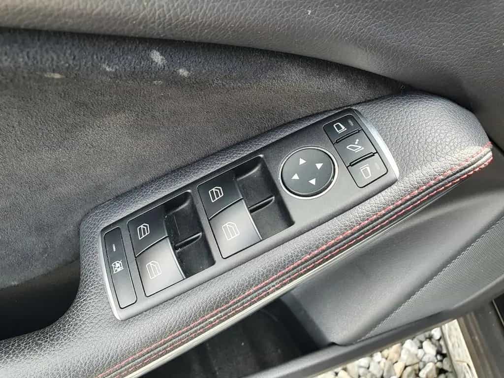 Mercedes-Benz GLA 220 4Matic AMG-Line 8fach bereift Panorama 07/2019-photo-23
