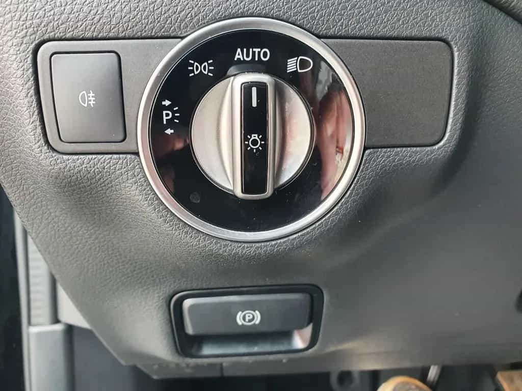Mercedes-Benz GLA 220 4Matic AMG-Line 8fach bereift Panorama 07/2019-photo-24