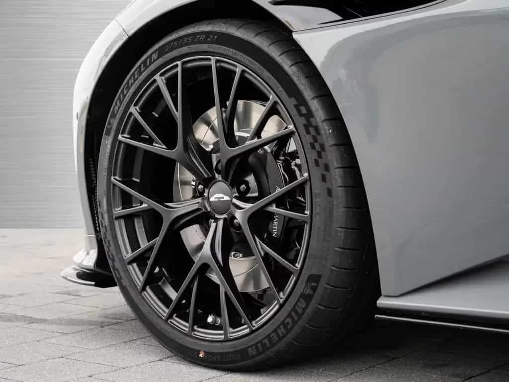 Aston Martin DB12 V8 Volante null-photo-15