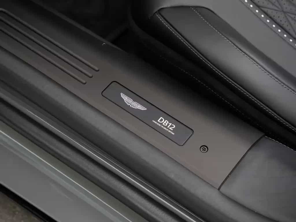 Aston Martin DB12 V8 Volante null-photo-27