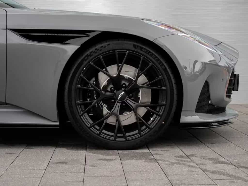 Aston Martin DB12 V8 Volante null-photo-3