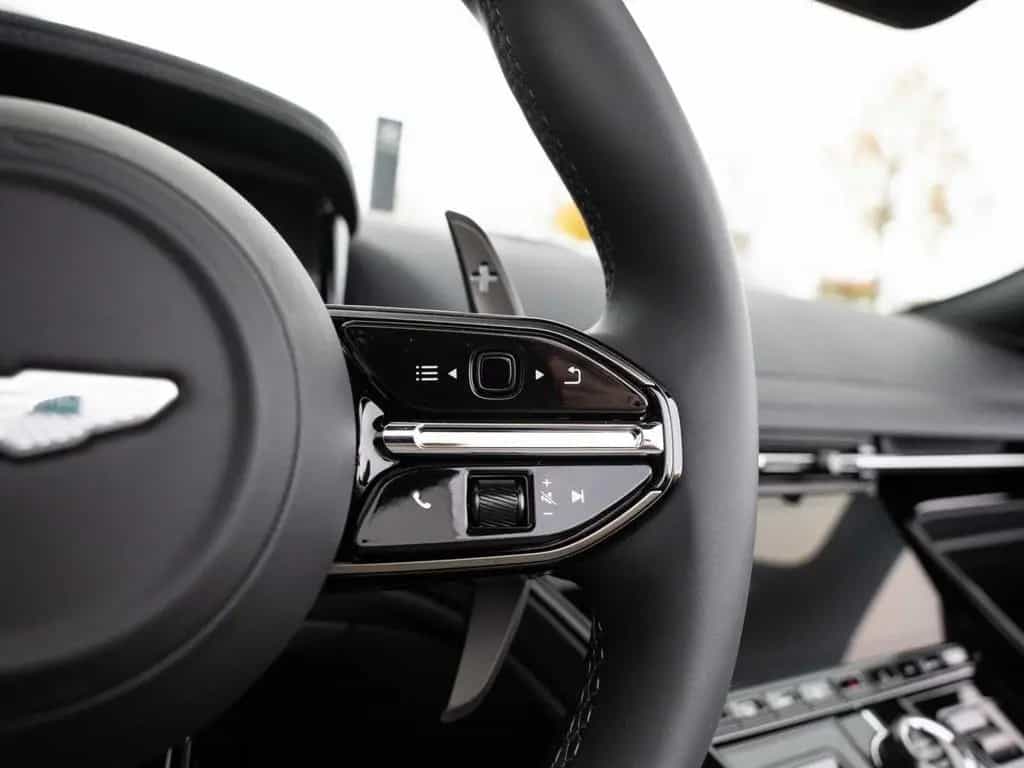 Aston Martin DB12 V8 Volante null-photo-32