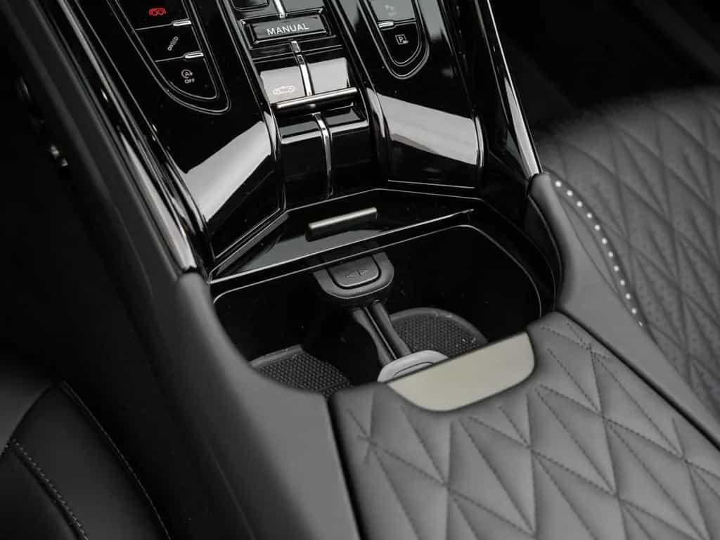 Aston Martin DB12 V8 Volante null-photo-35
