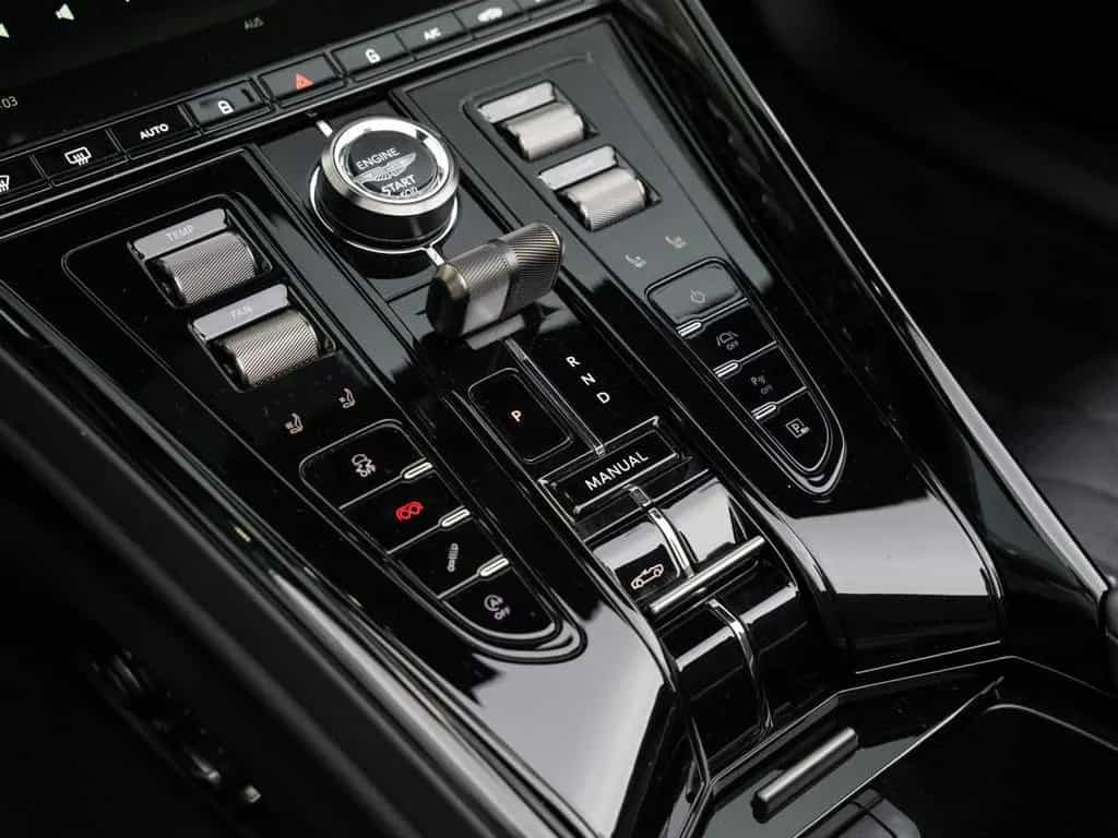 Aston Martin DB12 V8 Volante null-photo-36