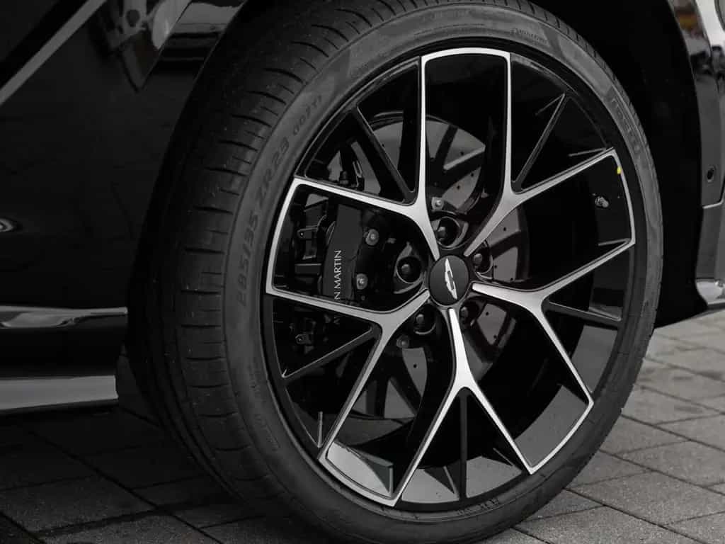 Aston Martin DBX S V8 4x4 MY26 04/2026-photo-17