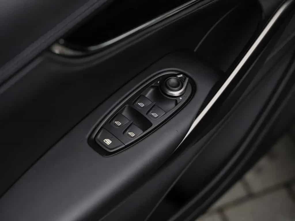 Aston Martin DBX S V8 4x4 MY26 04/2026-photo-28