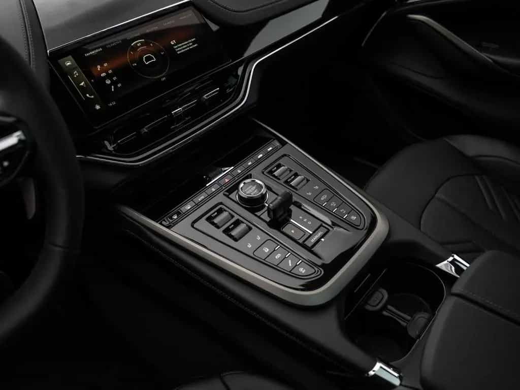 Aston Martin DBX S V8 4x4 MY26 04/2026-photo-32