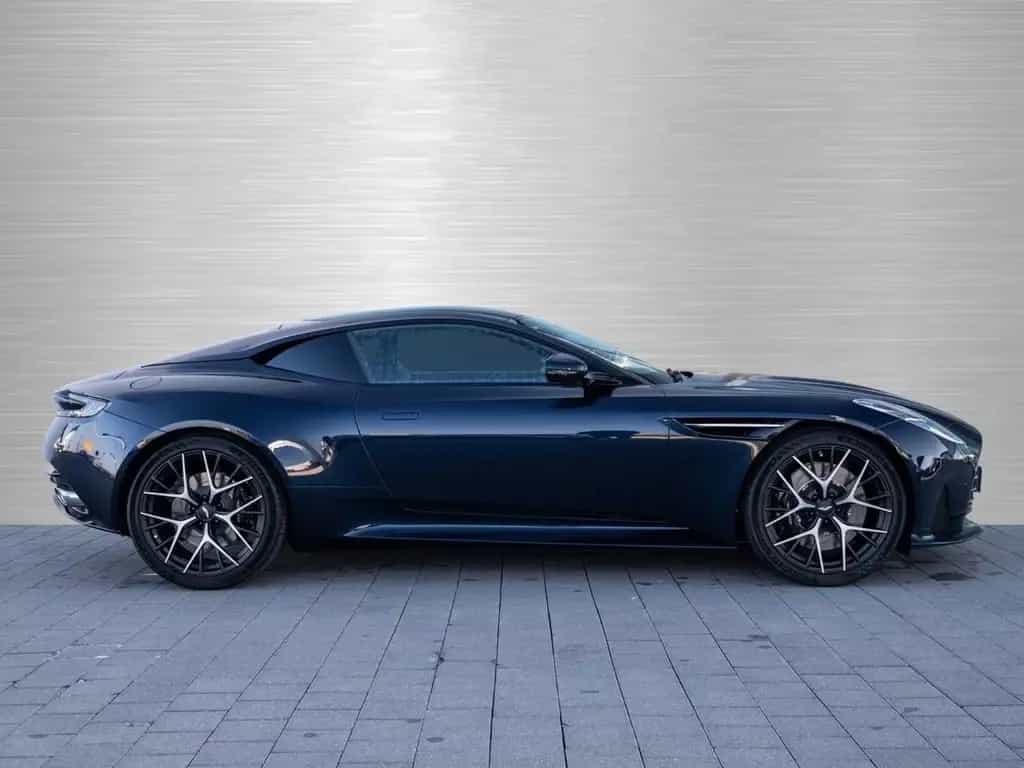 Aston Martin DB12 V8 Coupe null-photo-15