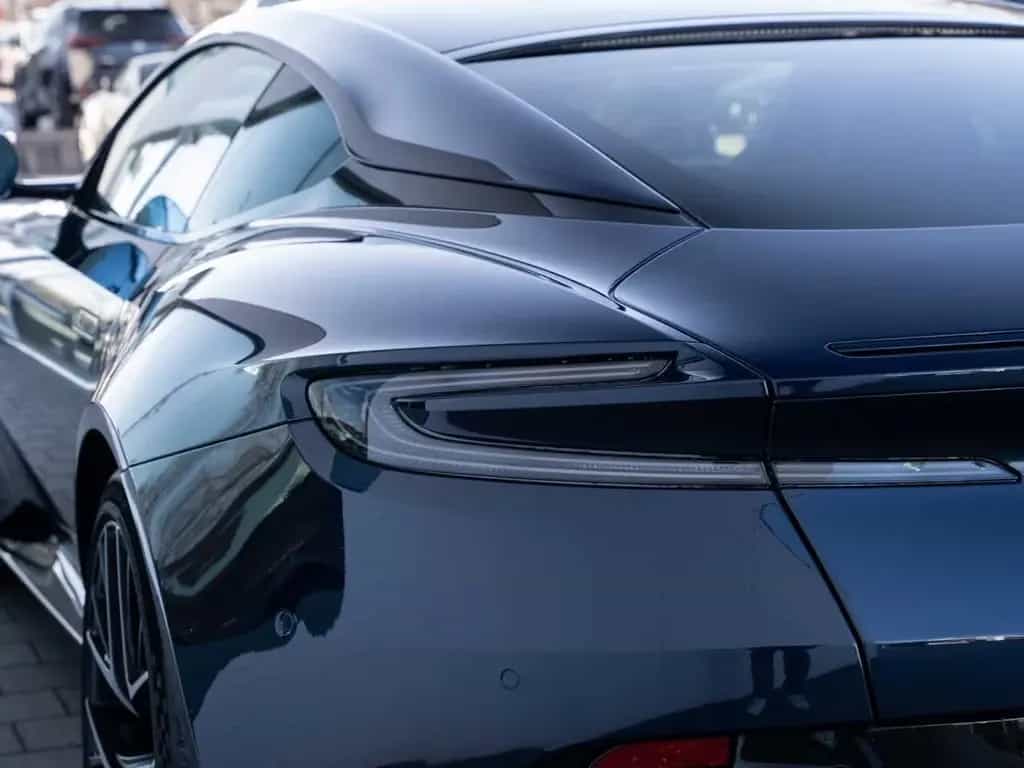 Aston Martin DB12 V8 Coupe null-photo-24