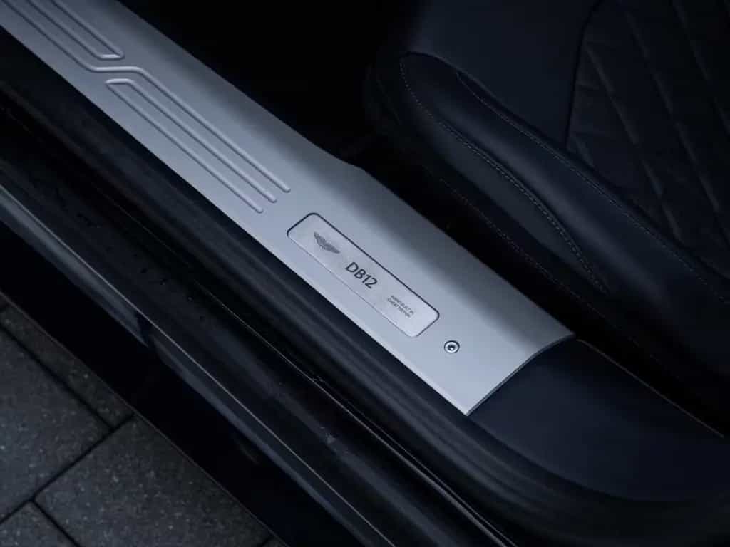Aston Martin DB12 V8 Coupe null-photo-25