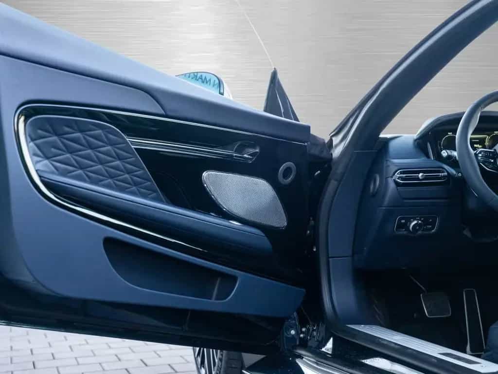 Aston Martin DB12 V8 Coupe null-photo-27