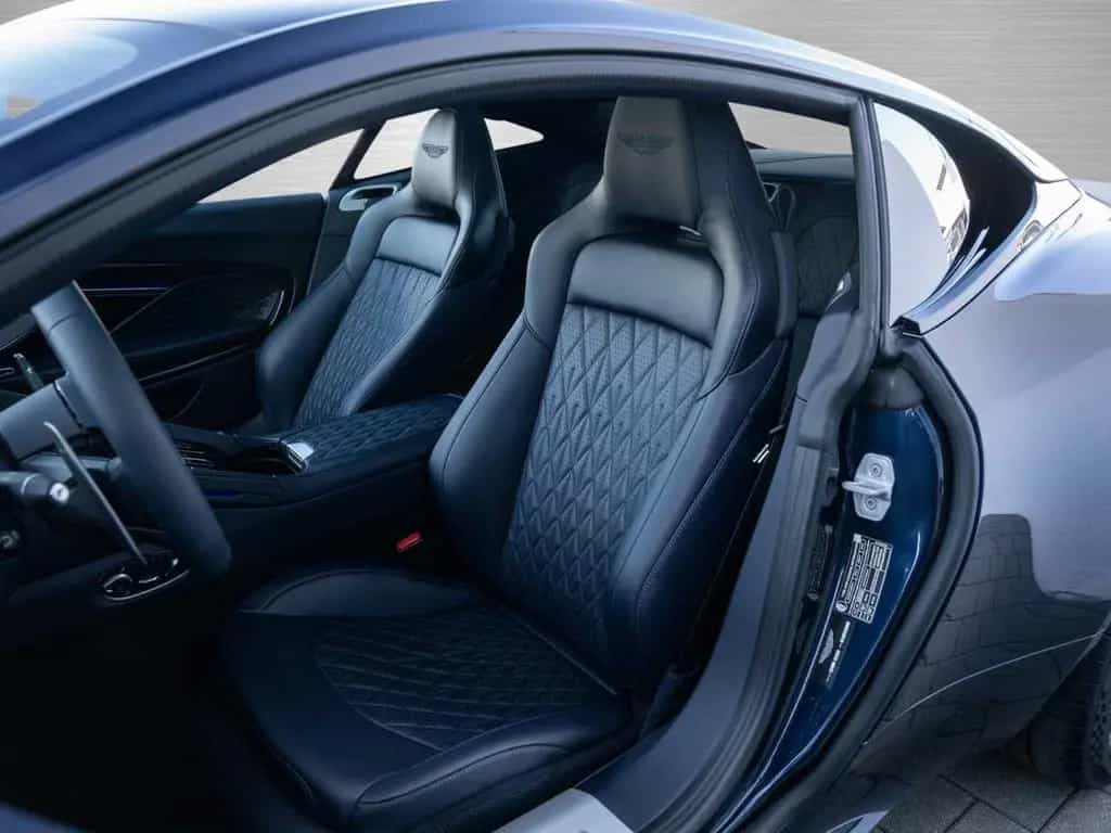 Aston Martin DB12 V8 Coupe null-photo-29