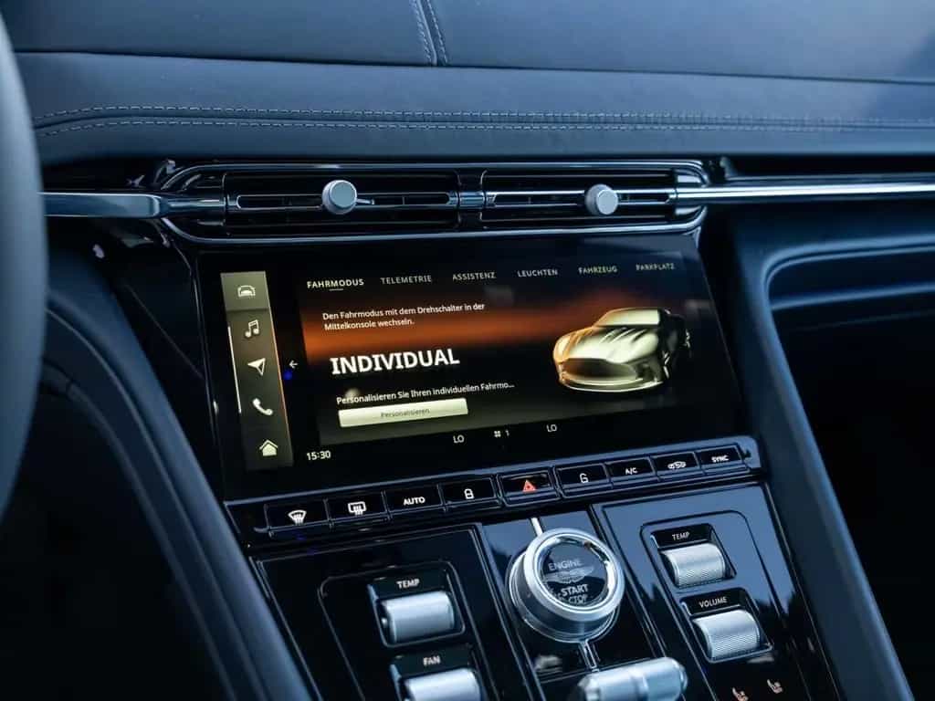 Aston Martin DB12 V8 Coupe null-photo-36