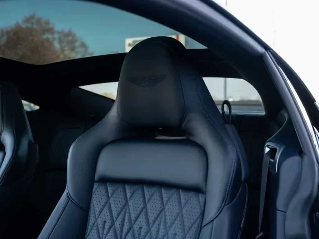 Aston Martin DB12 V8 Coupe null-photo-4