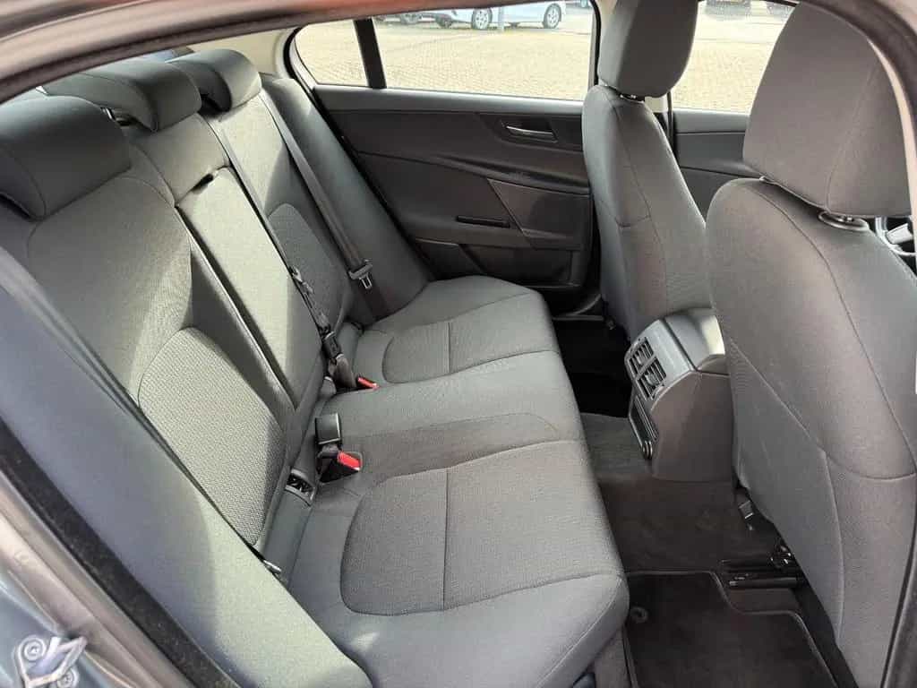 Jaguar XE 2,0L Automatik Pure Benzin*Navi*AWR*Garantie* 07/2019-photo-13